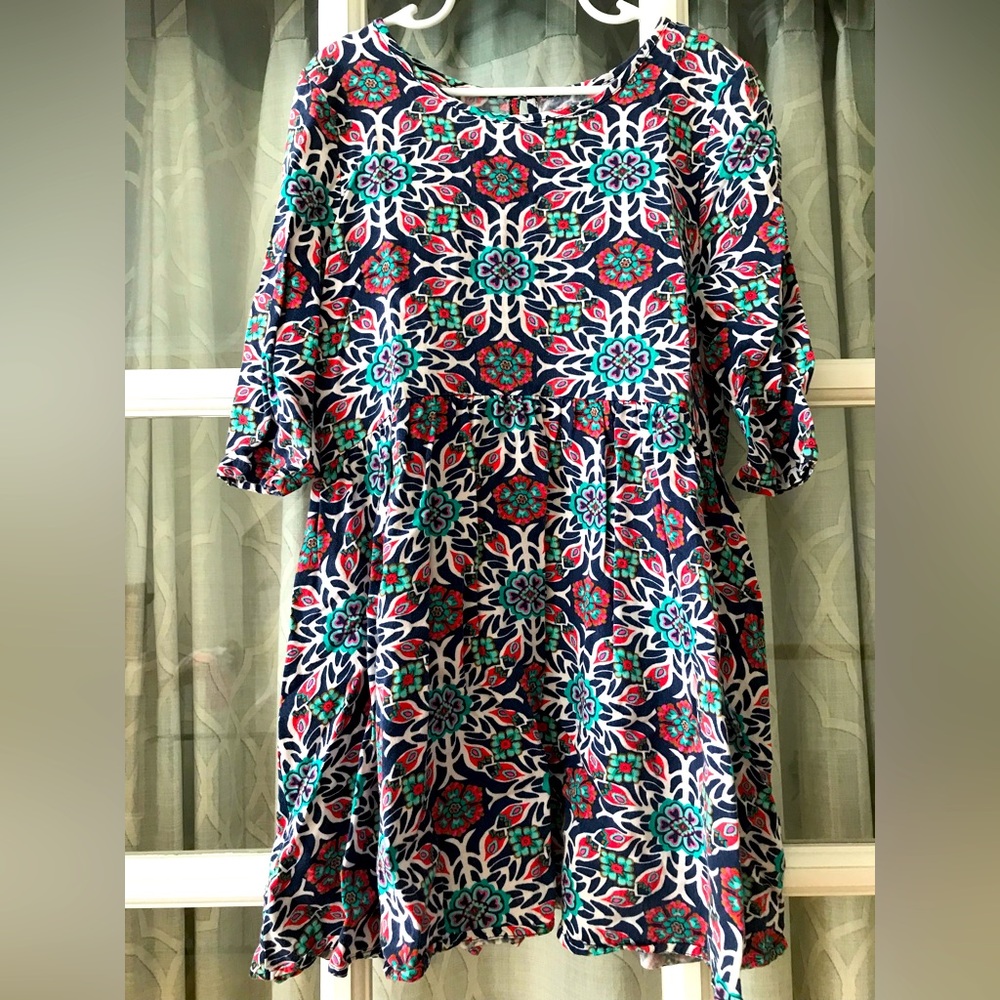 Old Navy size 8 years medallion design sleeved dress in the softest material EUC